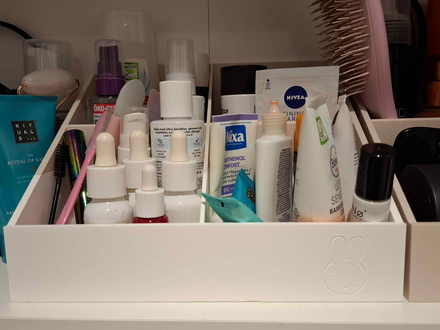Makeup/bathroom orgenizer with miffy on front size