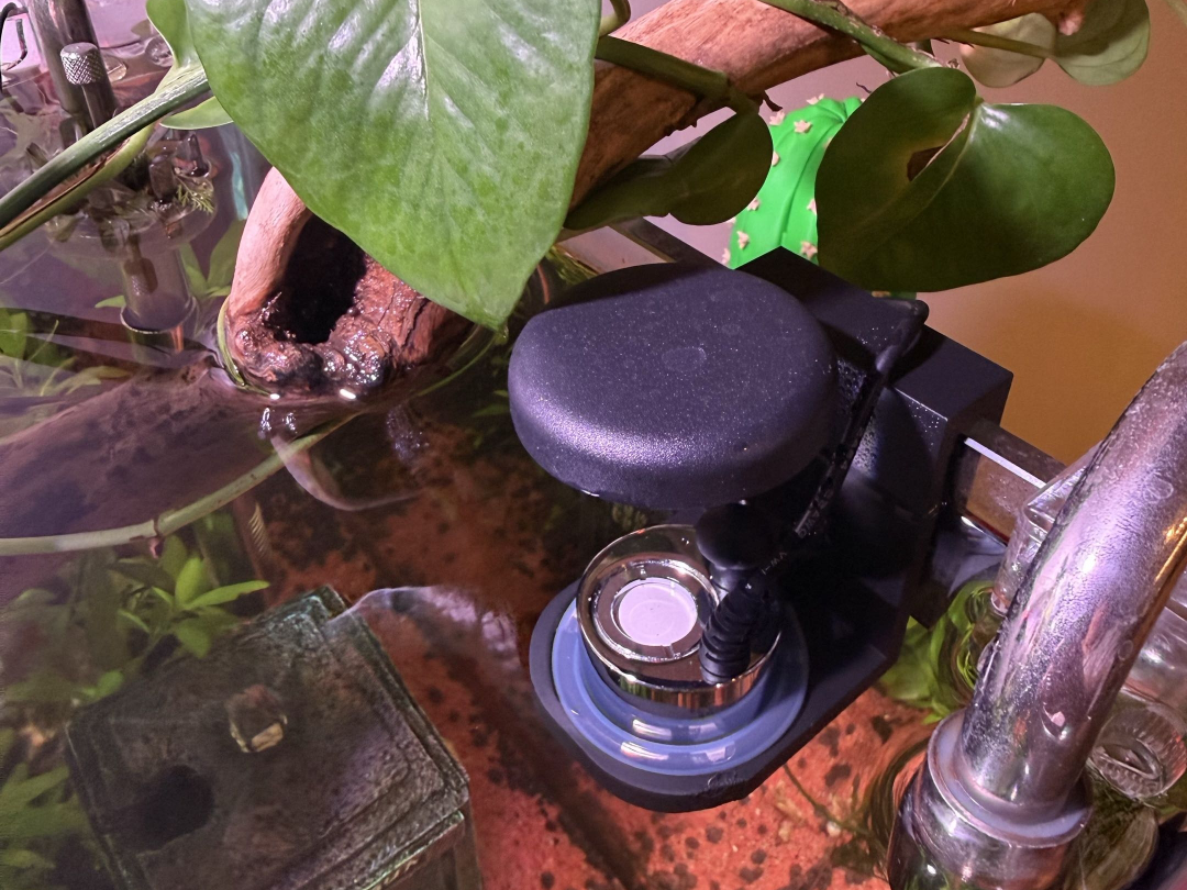 Aquarium fogger/mister bracket