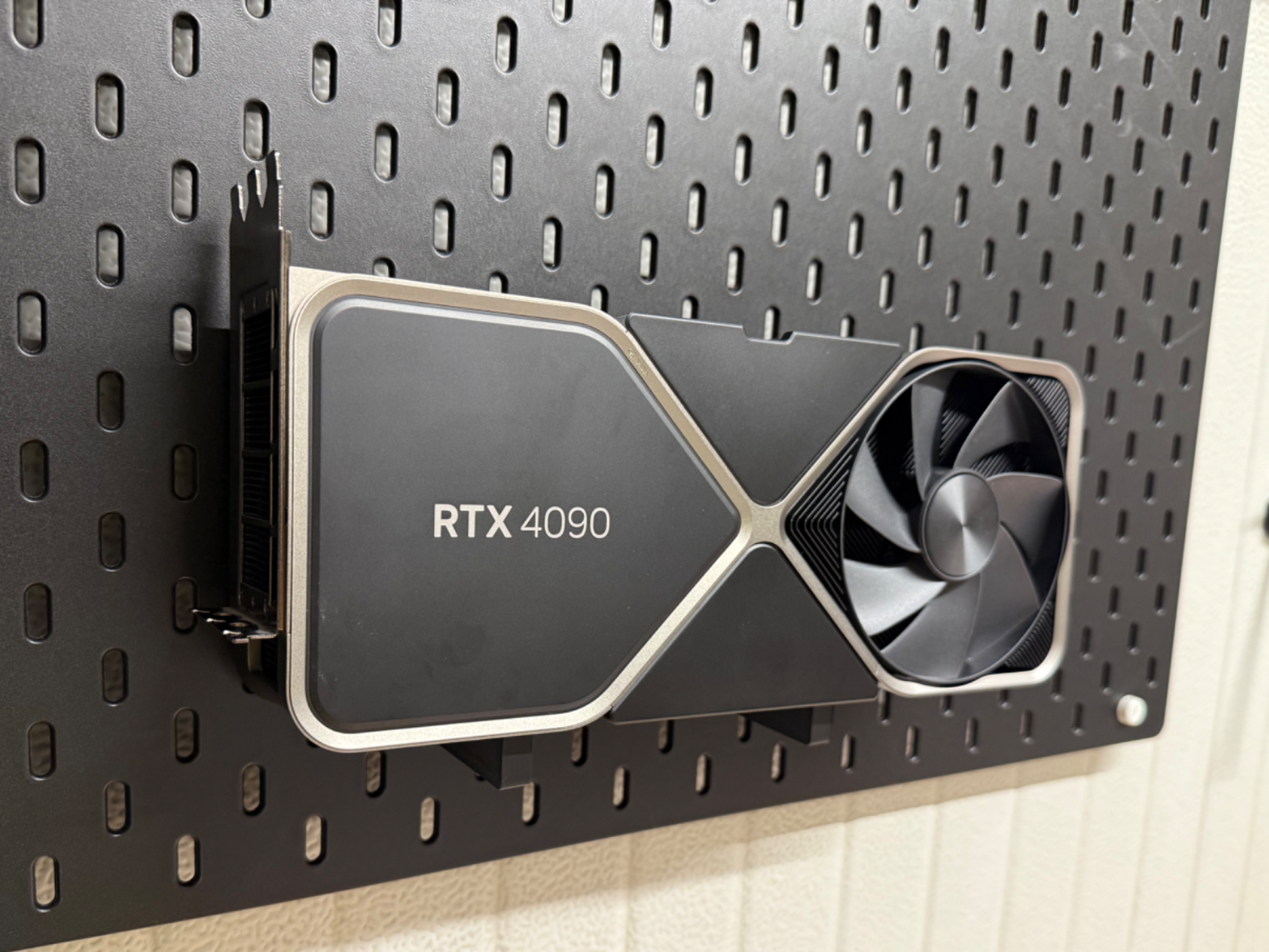 SUPPORTO GPU SKADIS IKEA