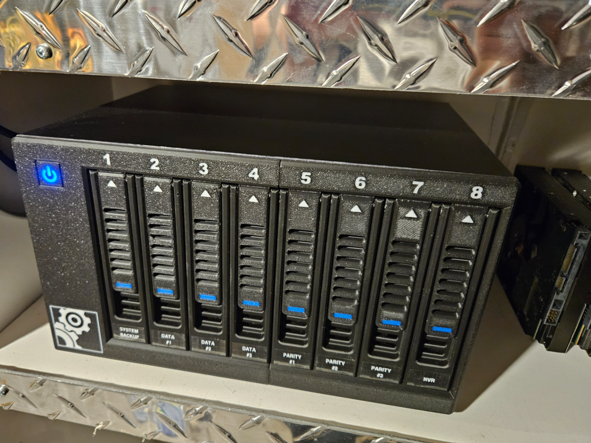 8 Trays HDD Enclosure (SATA/SAS)