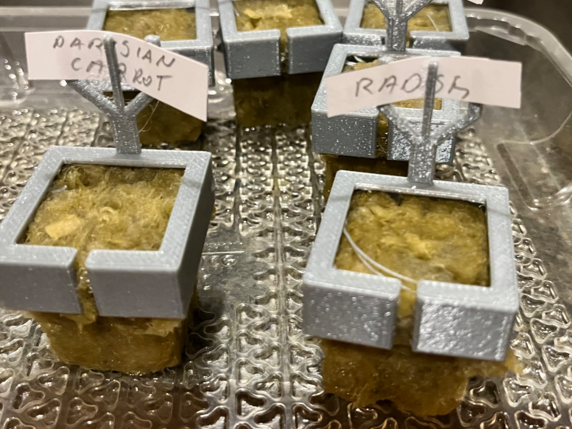 Label holder for 30-40mm rock wool