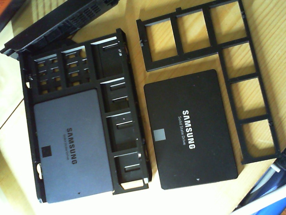 HAF XB EVO Stackable SSD Raid Trays Vers7