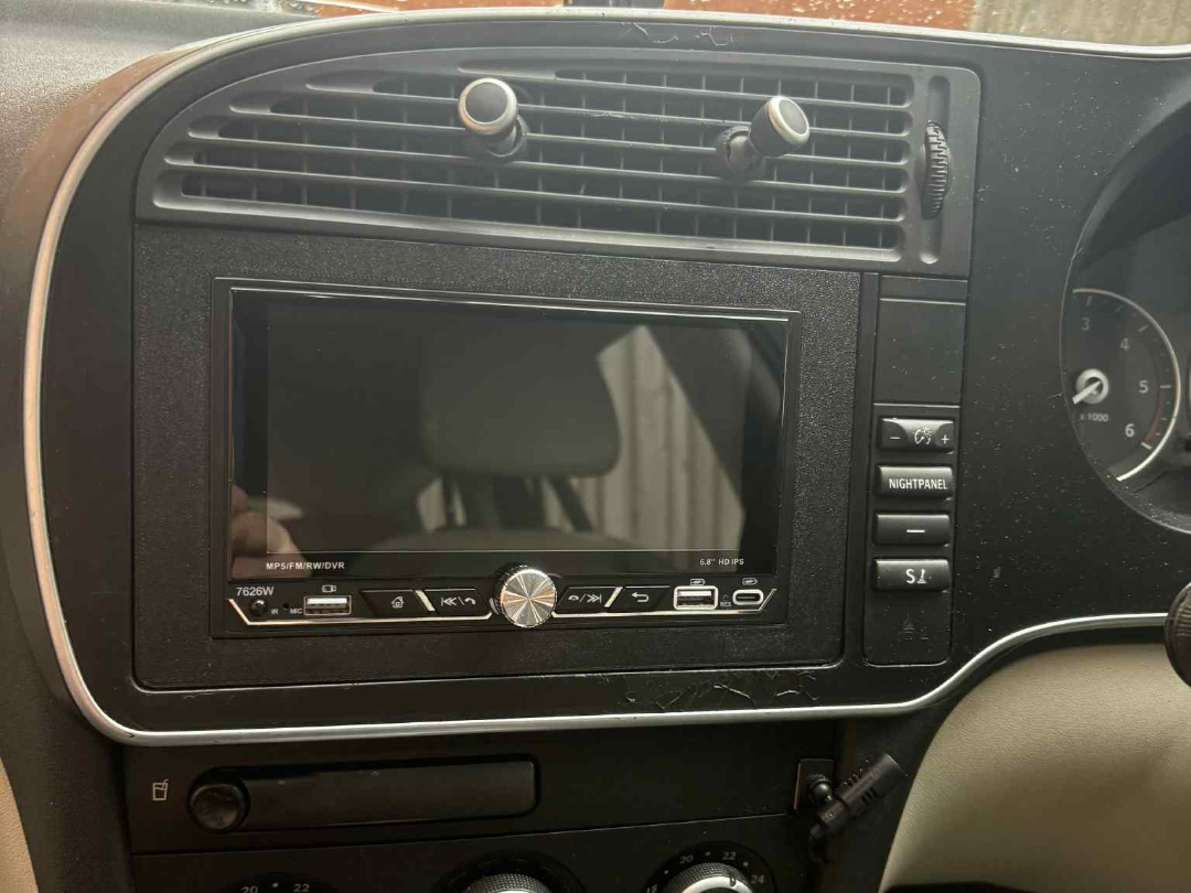 SAAB 9-3 NG Stereo Faceplate Mounting Adaptor.