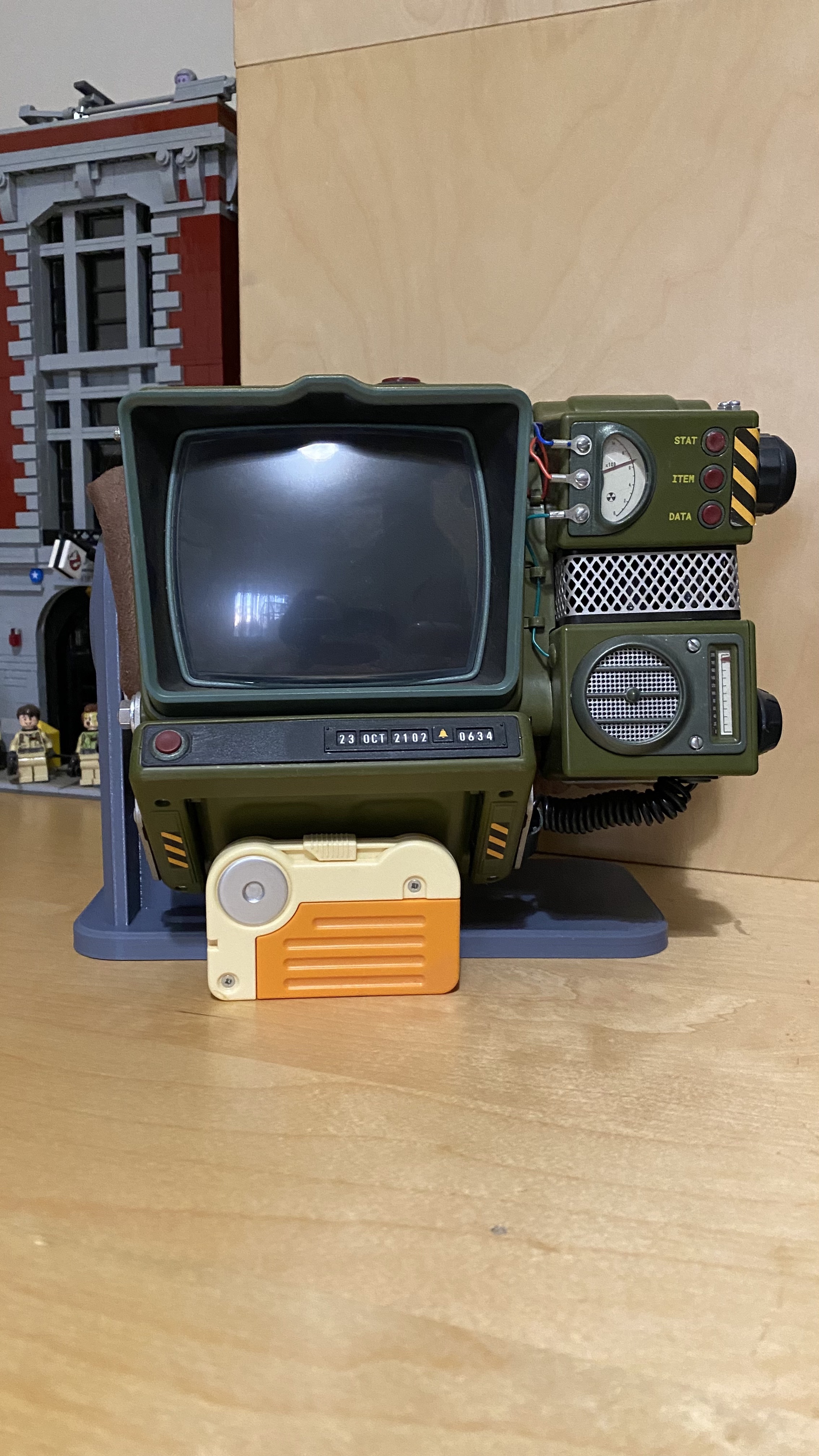 Pip-boy 2000 MK IV Stand