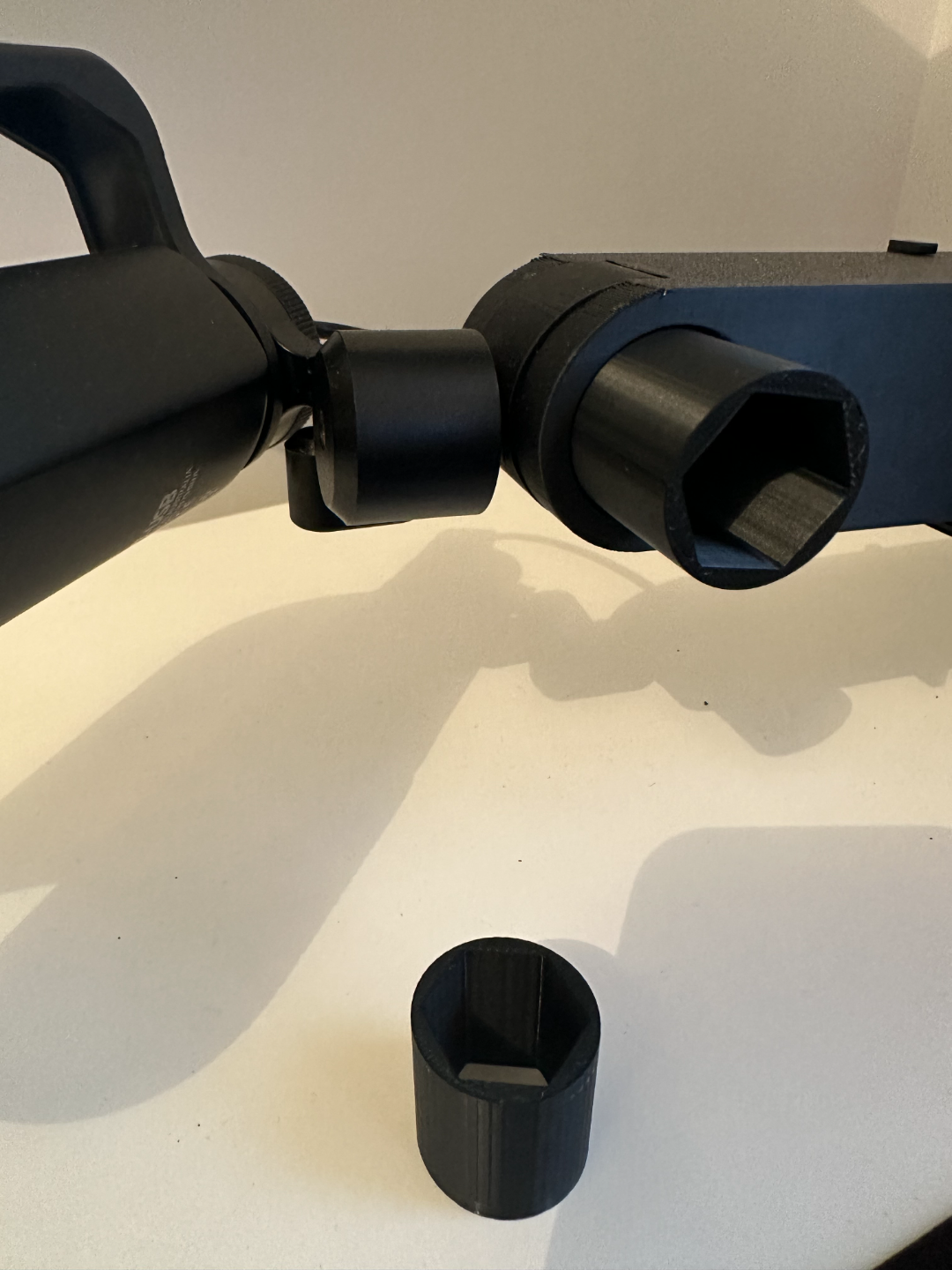 Low profile mic arm tool