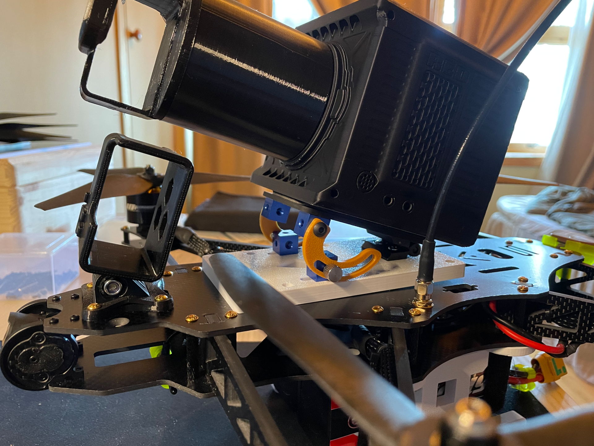 AOS UL10 Cine V5 – Center Camera Mount