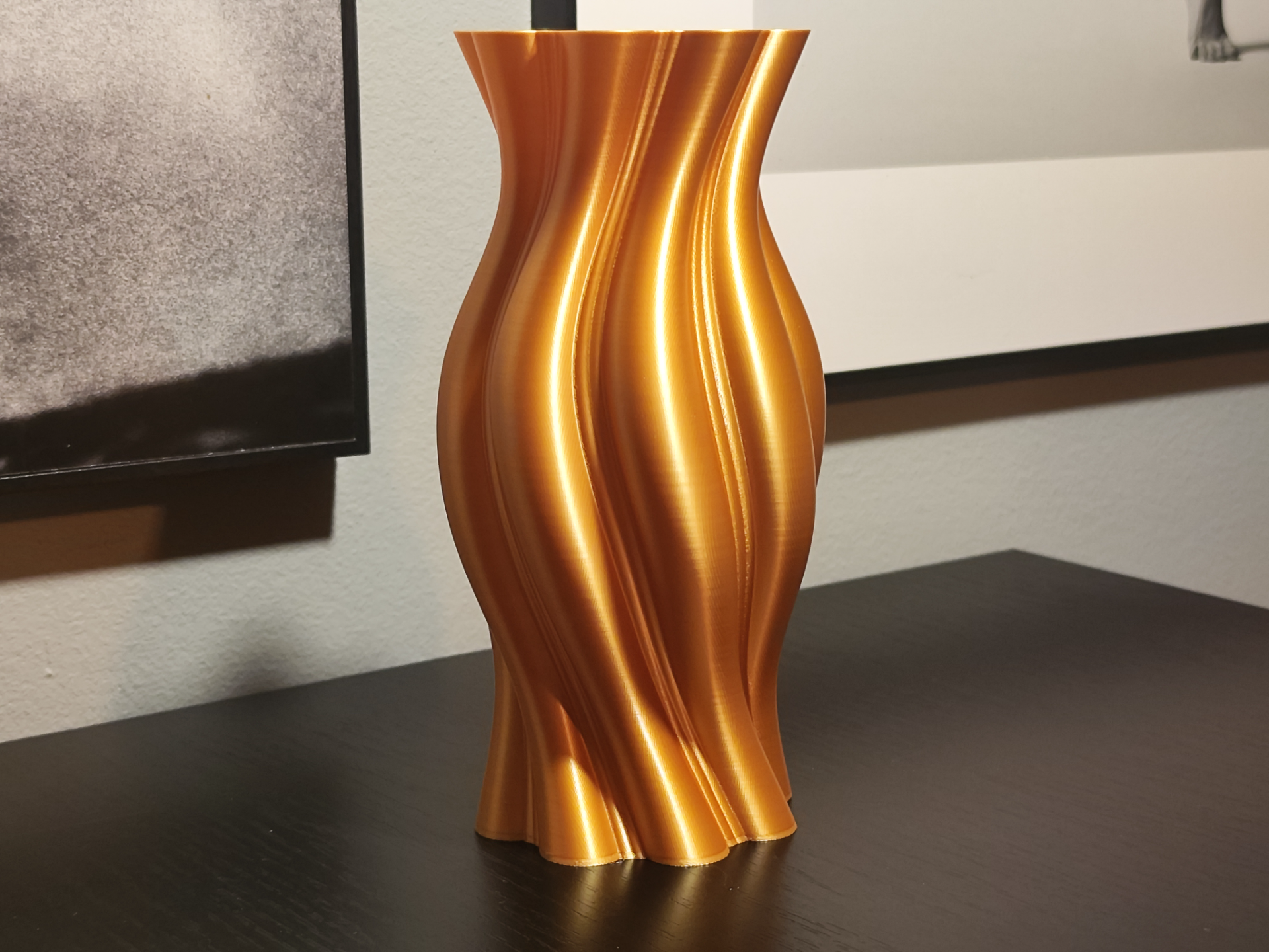 Elegant Twisted Pipe Vase