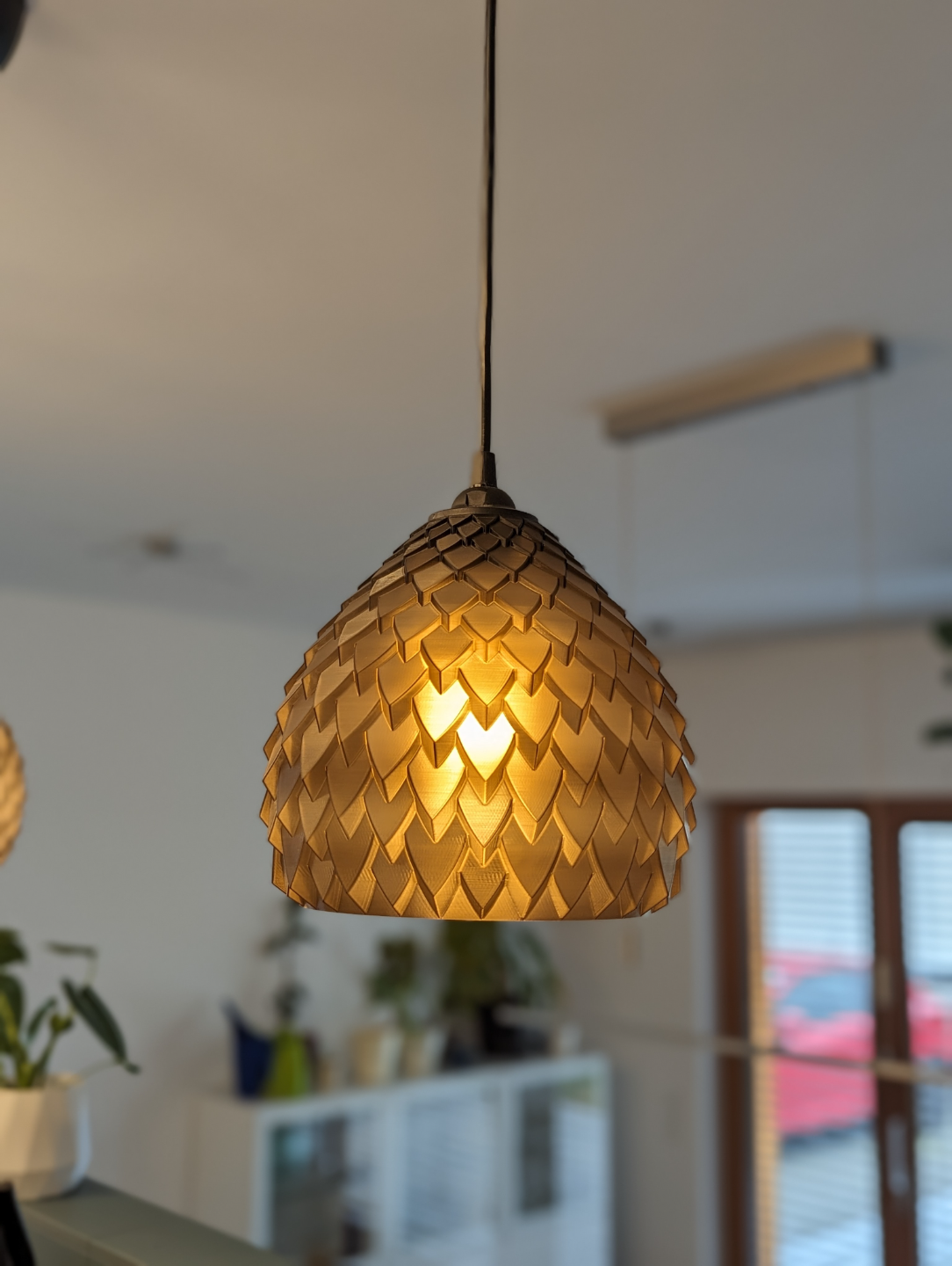 Dragon Scales Pendant Lamp - Vase Mode - down flow