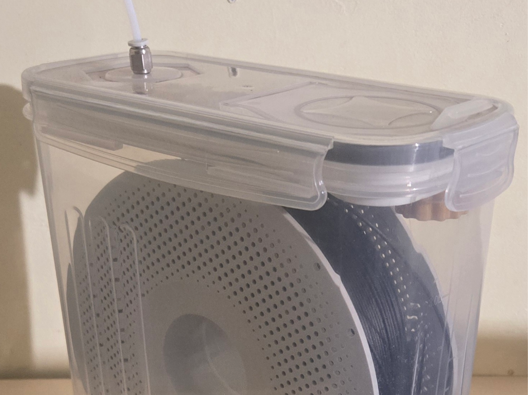 Spool container roller and silica basket