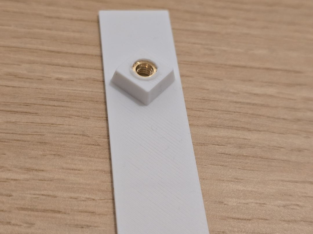 Multiboard Medium Command Strip Offset Pillar