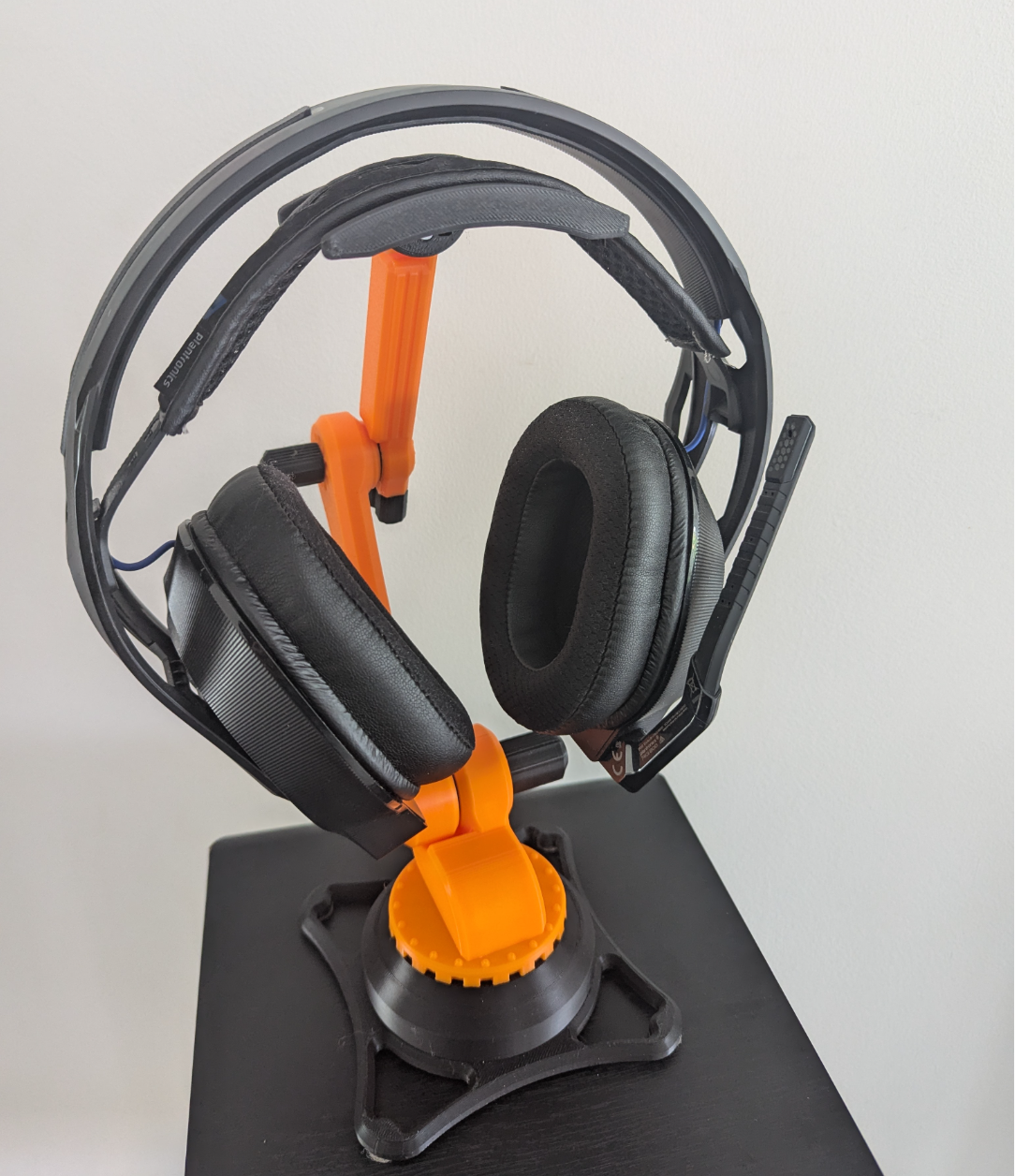 Dum-E - Headphone support