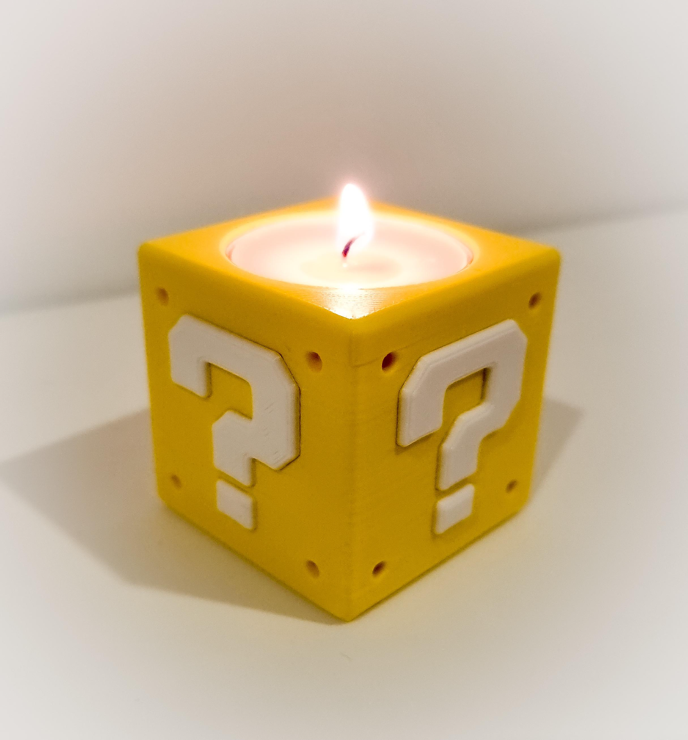 Super Mário question mark candle holder