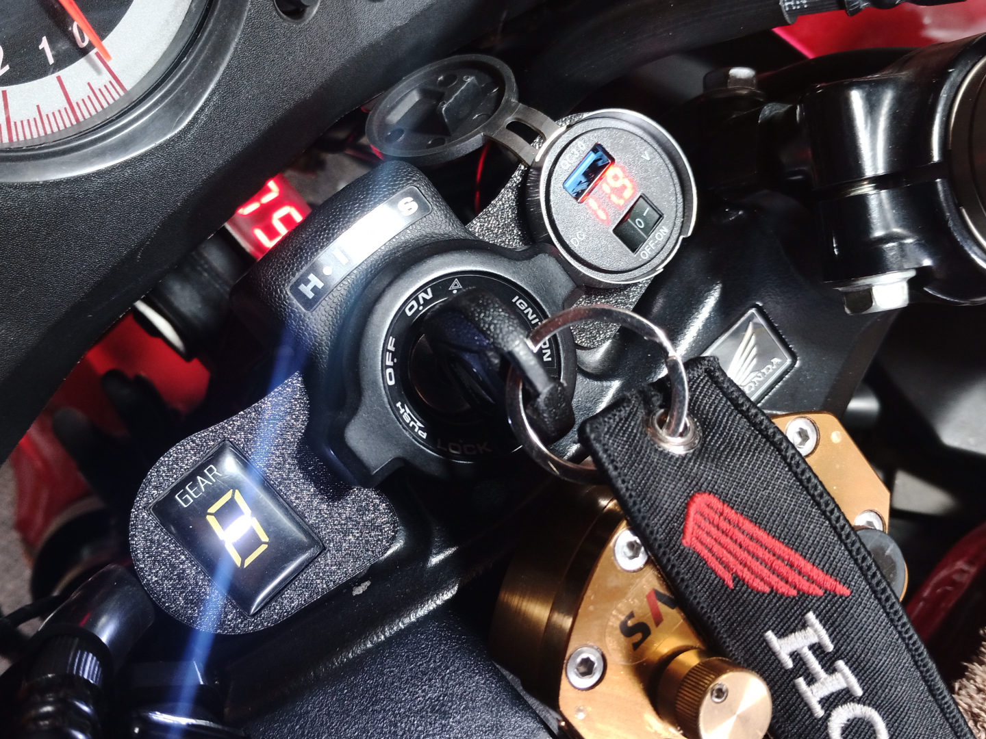 VFR800 Кріплння зарядки USB + індикатора передачі
