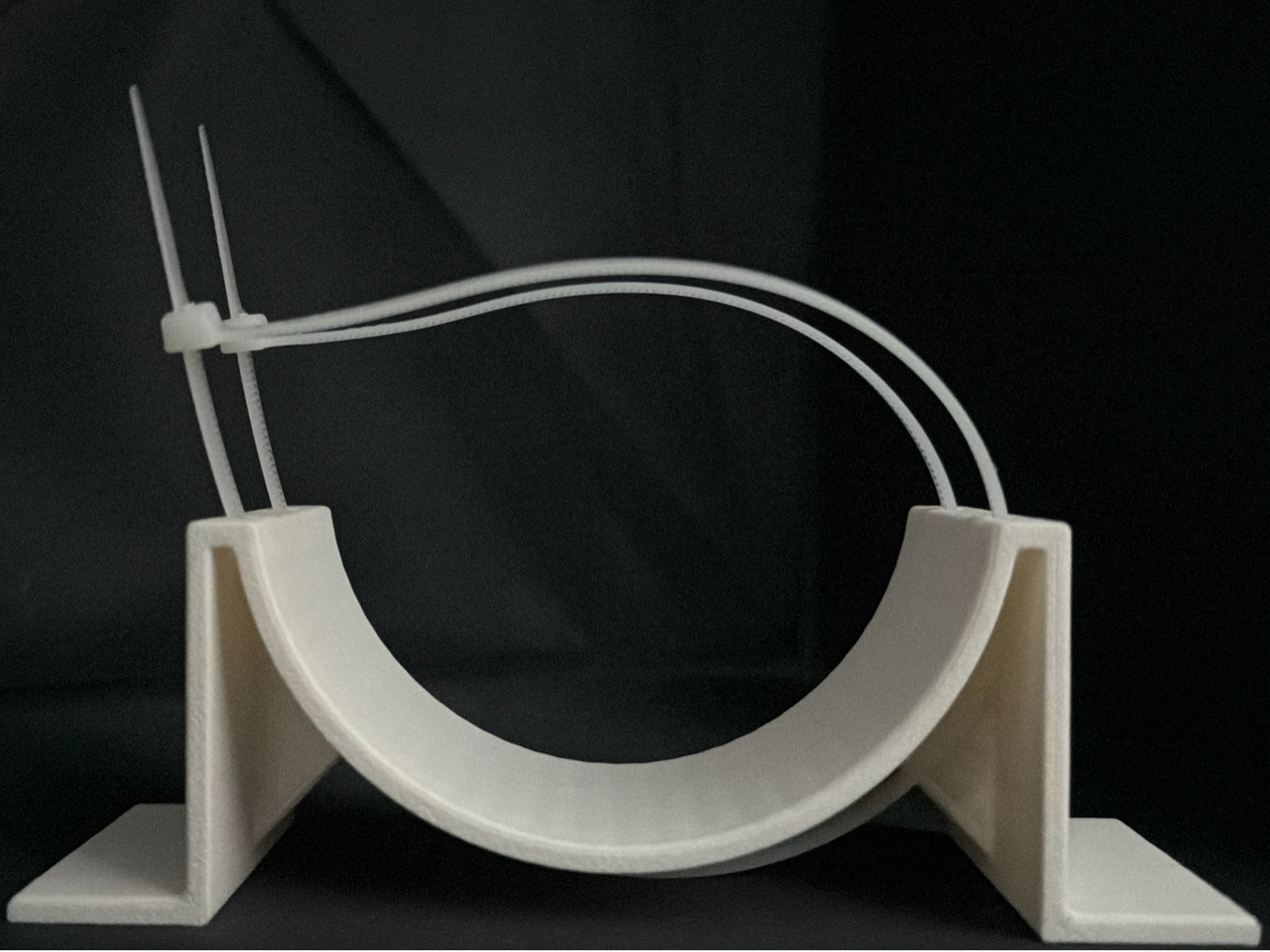 Halter Rohr 80mm - mit Kabelbinderdurchführung