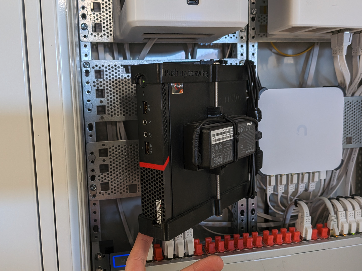 Swiveling ThinkCentre Tiny Home-Server Wall Mount