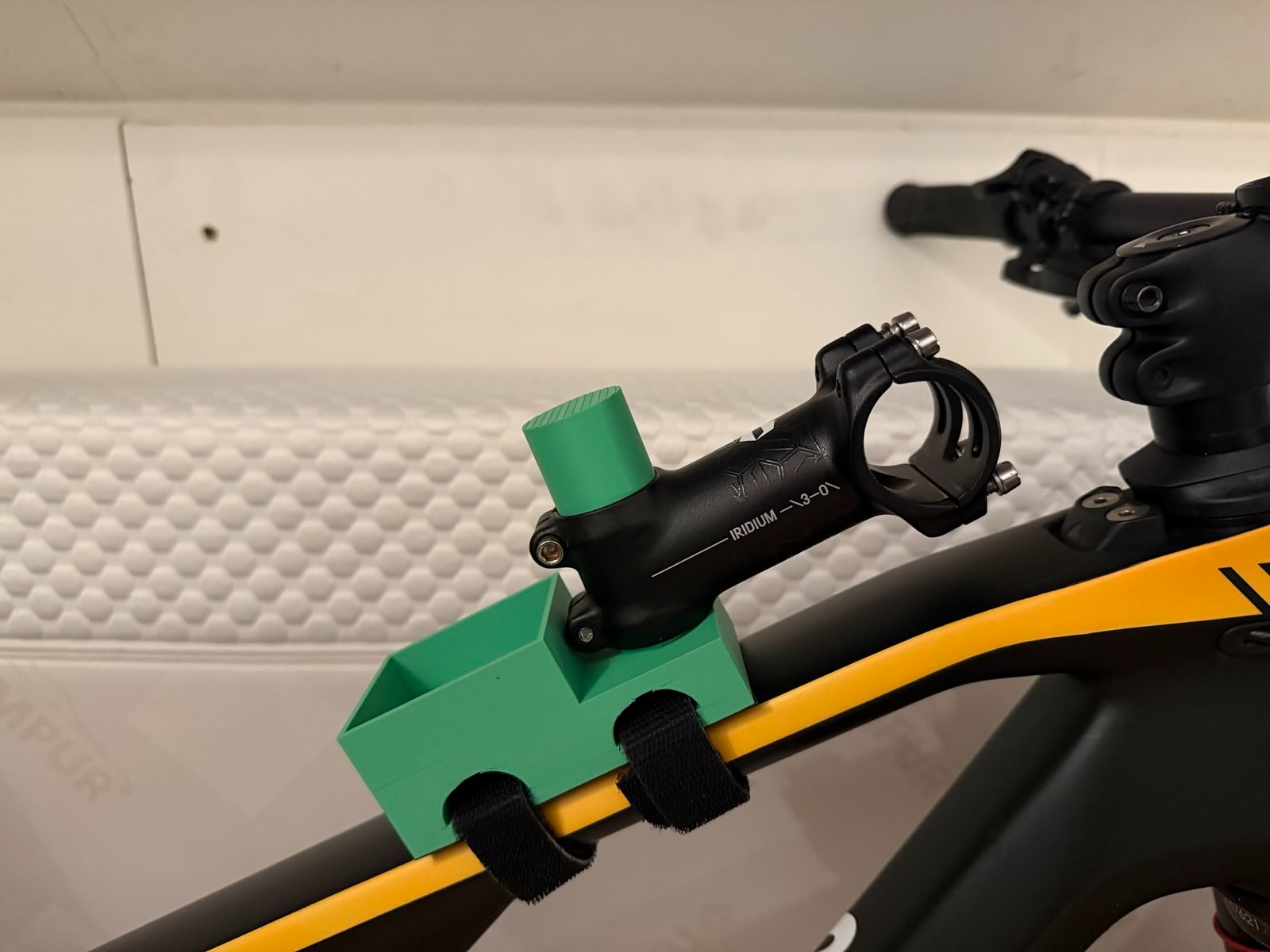 Handelbar mount during maintenance