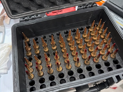 Loading block for small 1800 Apache case