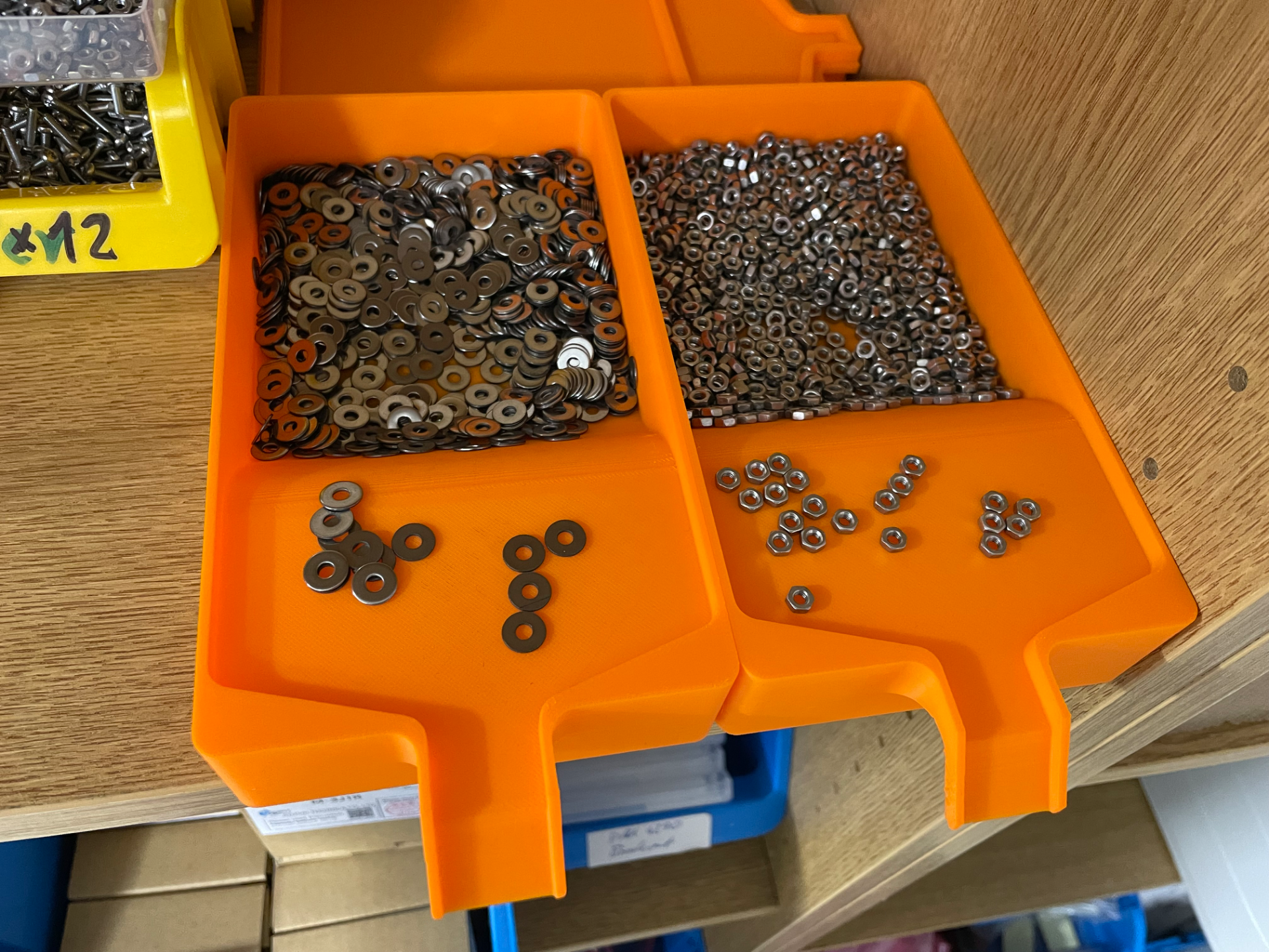Sorting Counting Box for Small Parts, Slide Outlet