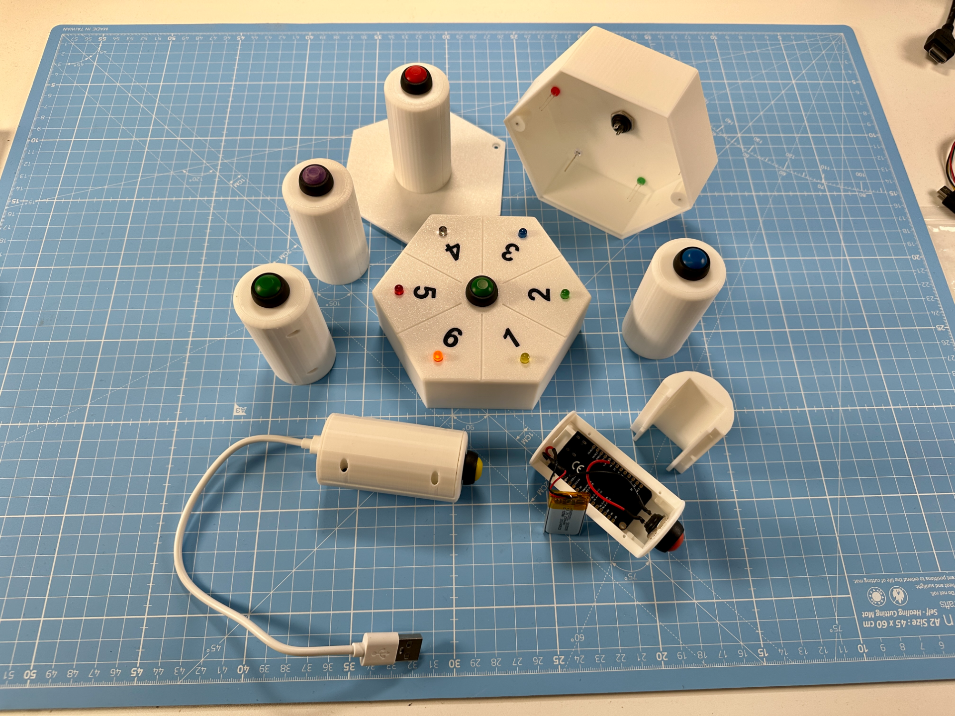 DIY Wireless Quiz-Buzzer (ESP32 LOLIN / ESP-NOW)