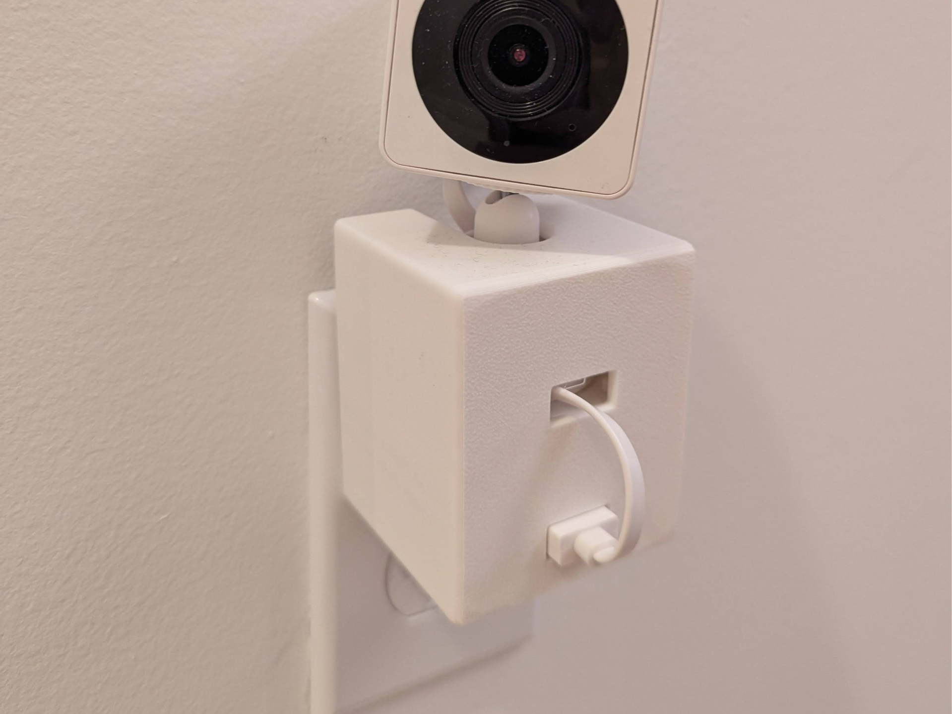 Wyze Cam OG Outlet Mount