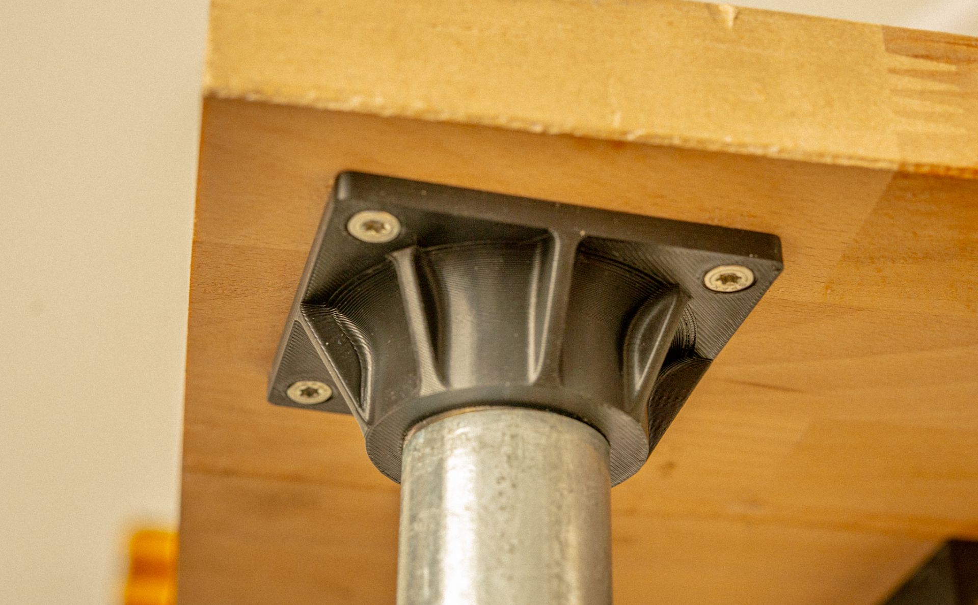 Strong one inch (1'') Water Pipe Mounting Flange