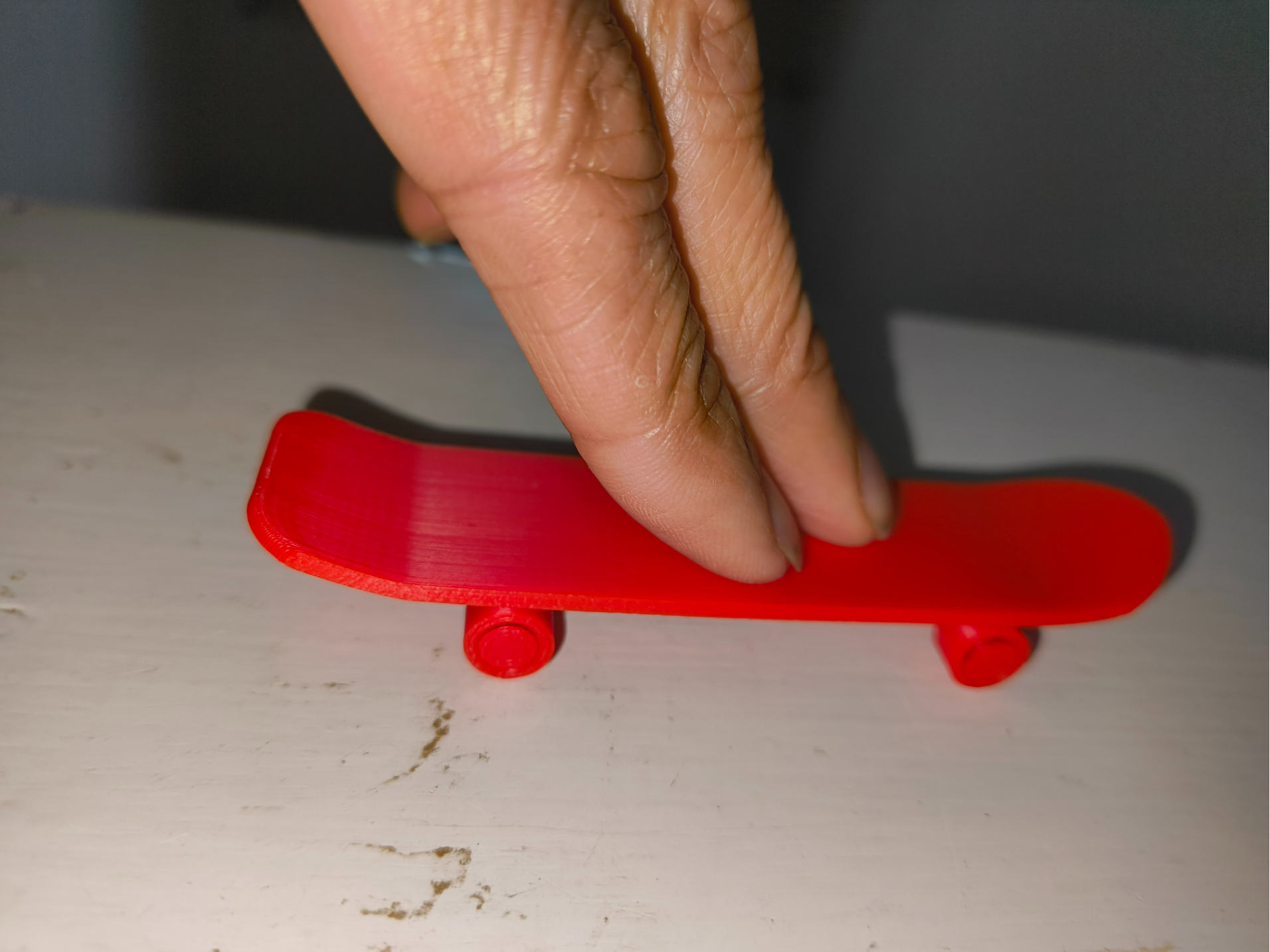 Finger Skateboard with rotating wheels