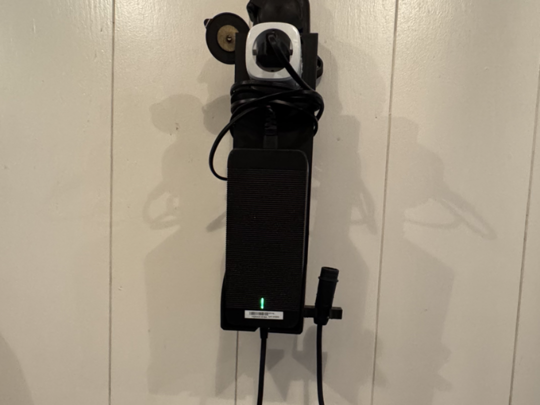 Electric bike charger mount Qwic