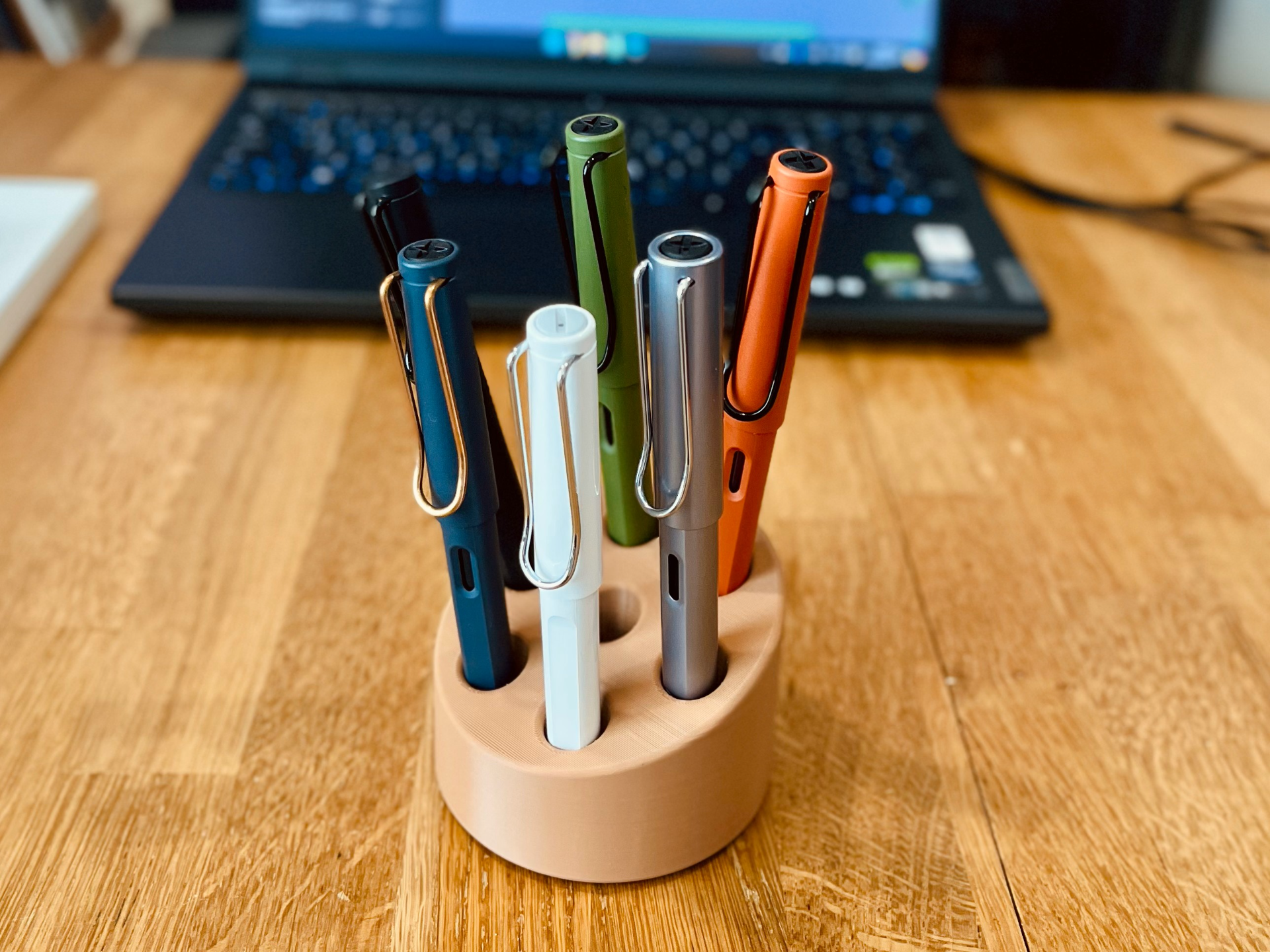 Vertical Pens Holder