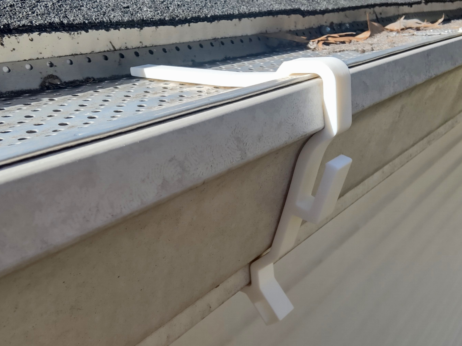 Gutter Guard Light Clip | No Ladder Pro-Compatible