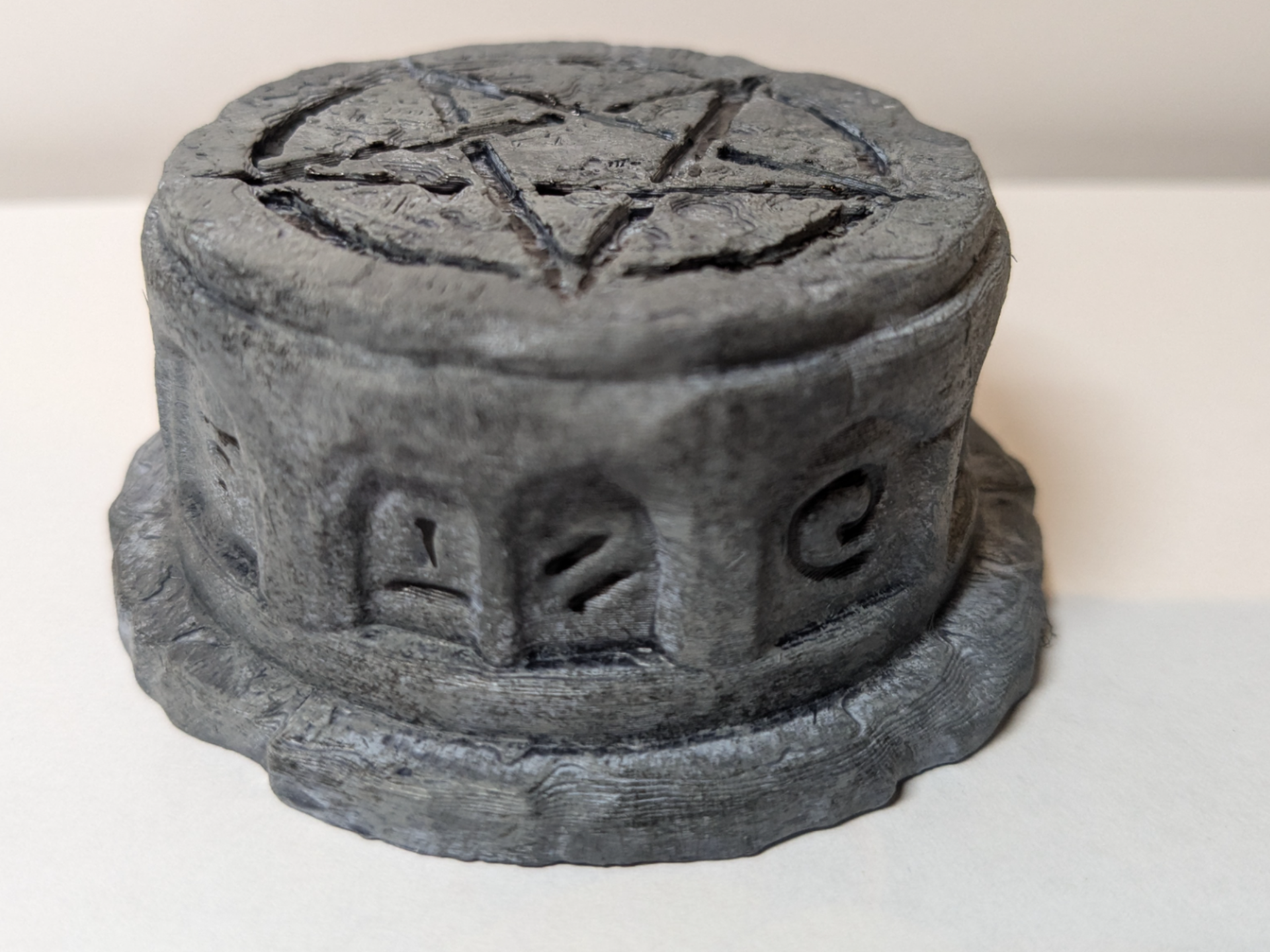 Altar with pentagram and runes - DND scenery