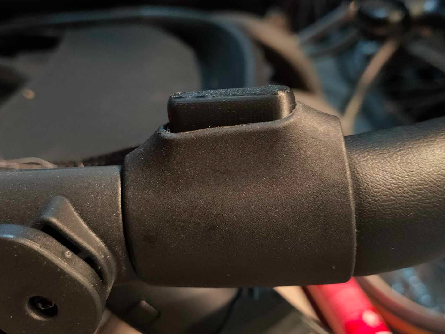 Maxi Cosi Mali Stroller Handle Extension Button