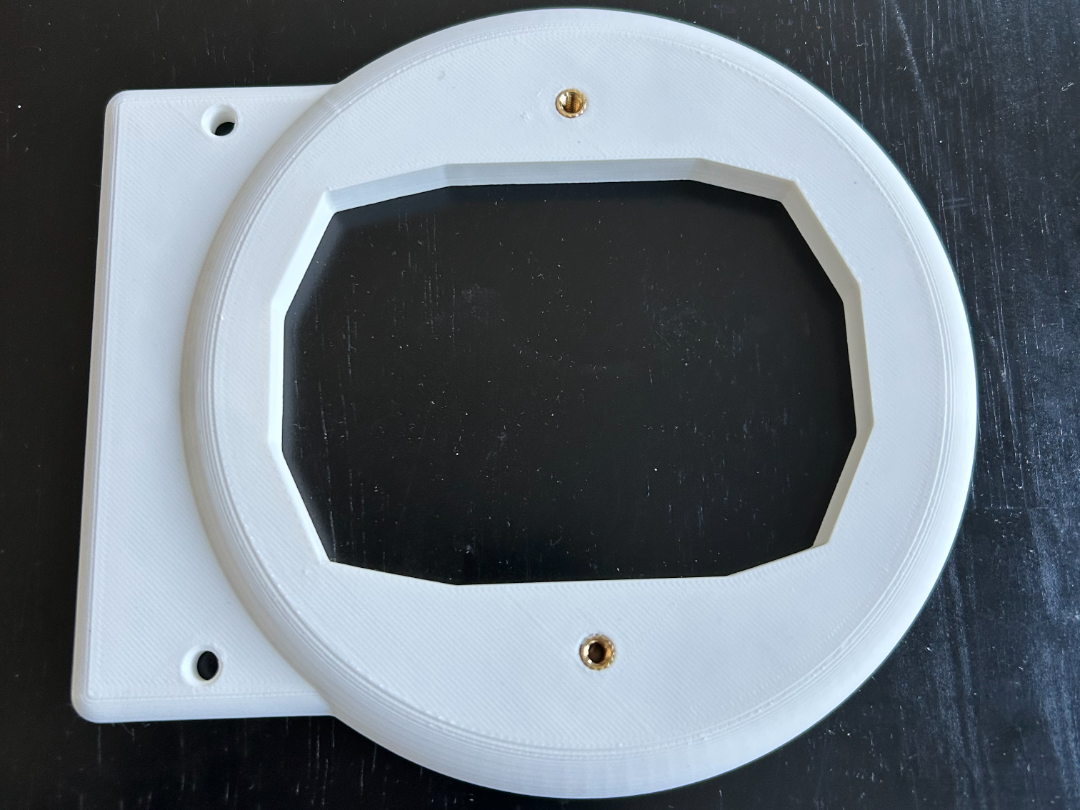 Offset smoke detector mounting plate