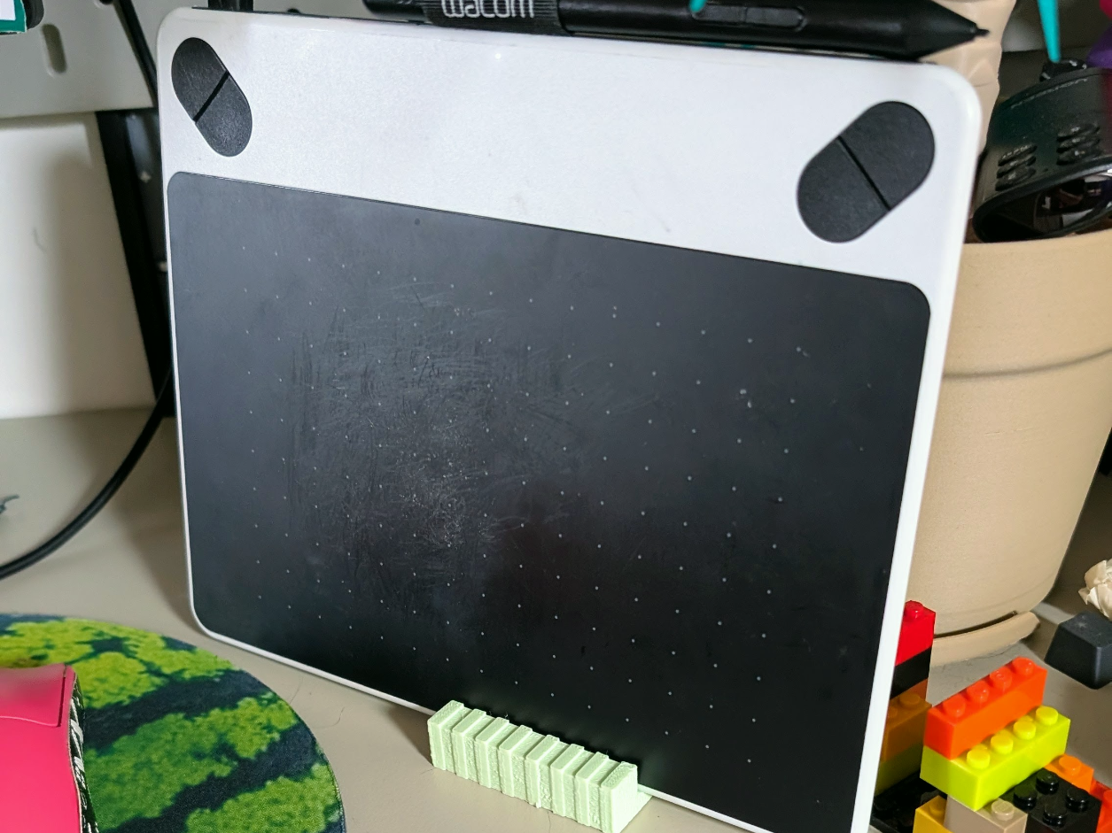 Minimal wacom tablet stand