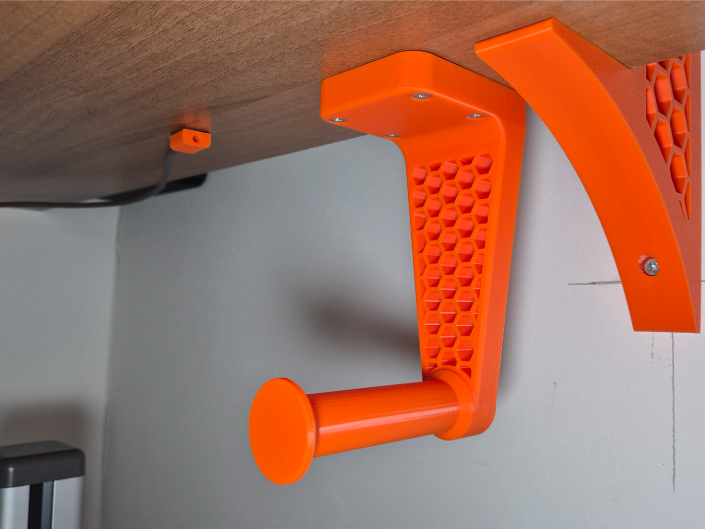 Under-shelf spool holder, for spool relocation