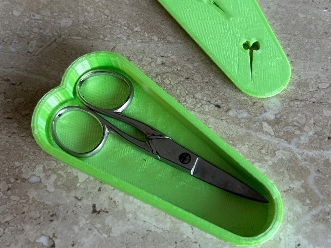 Manicure scissors case