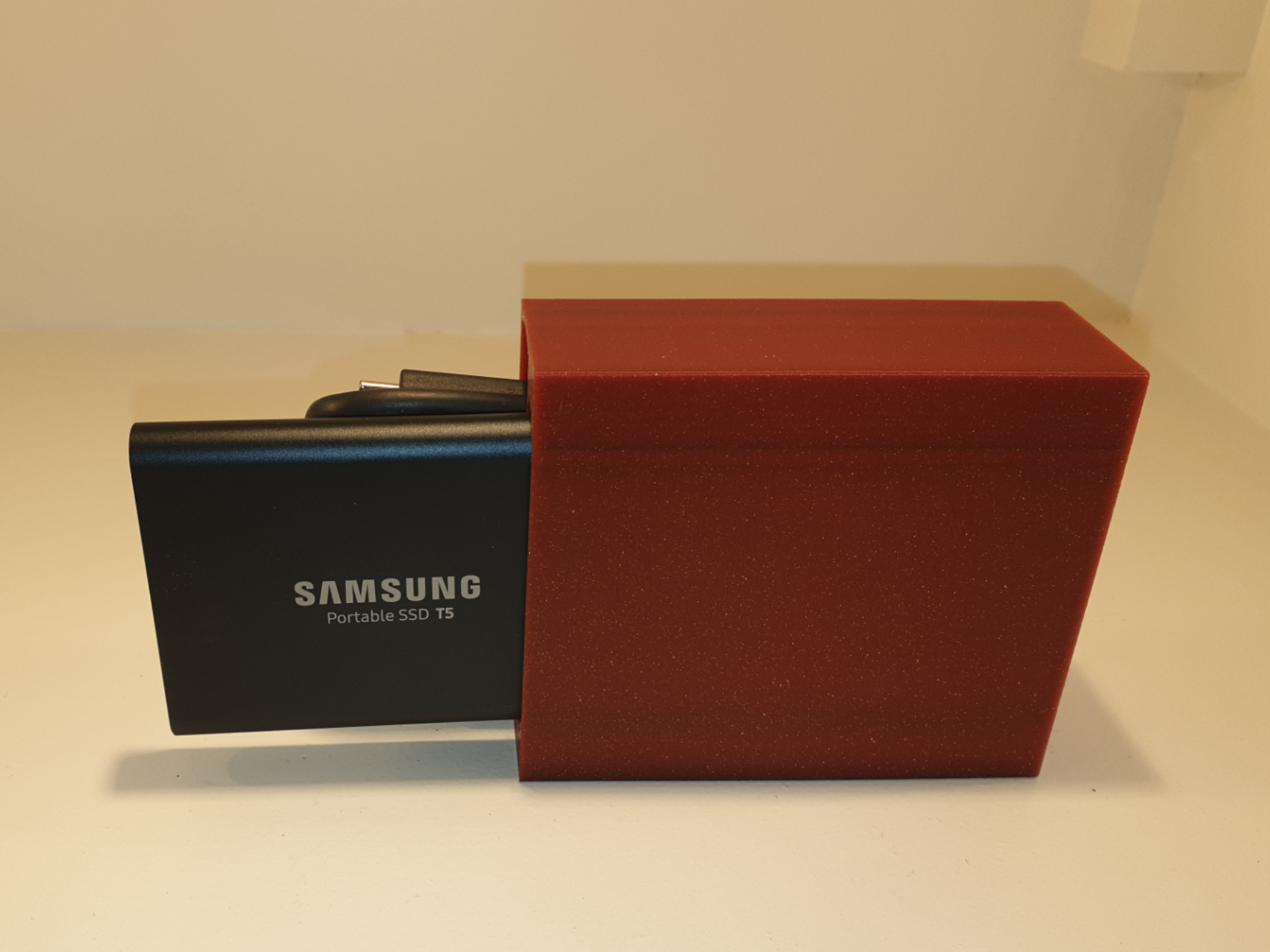 Samsung Portable SSD T5 box