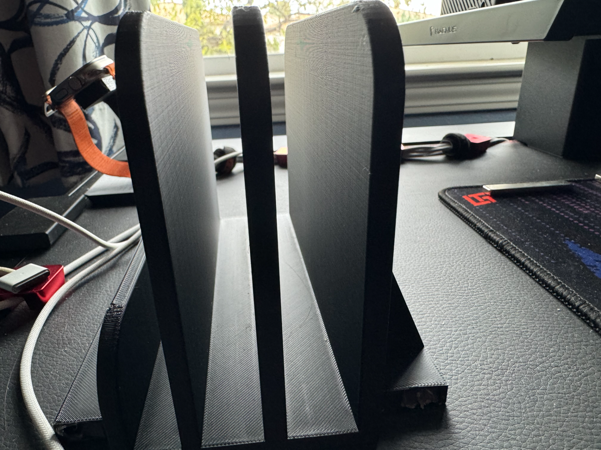 Magnetic Charging Station For Apple Devices