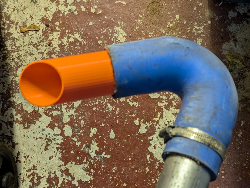 Gutter Vacuum Attachment Tool