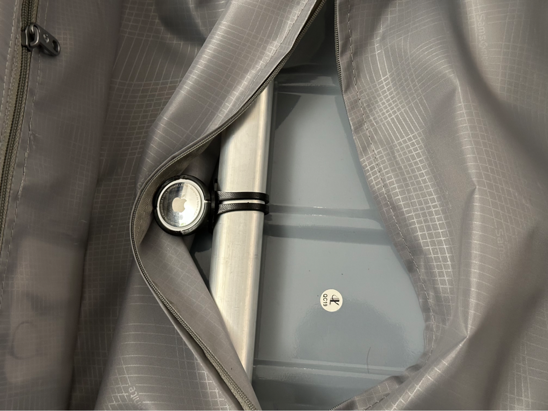 Airtag Luggage Stealth Mount