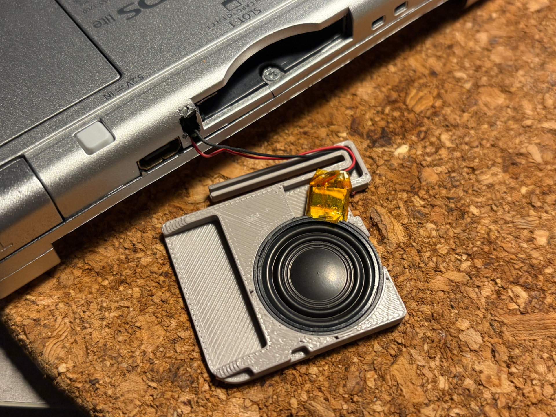 "Gameboy Macro" NDS mod Speaker Storage