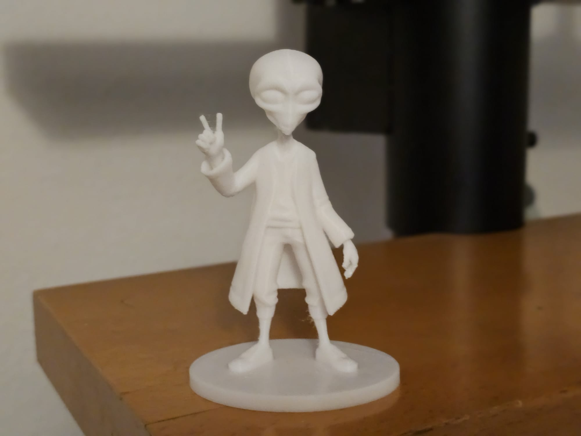 PEACEFUL ALIEN FIGURE