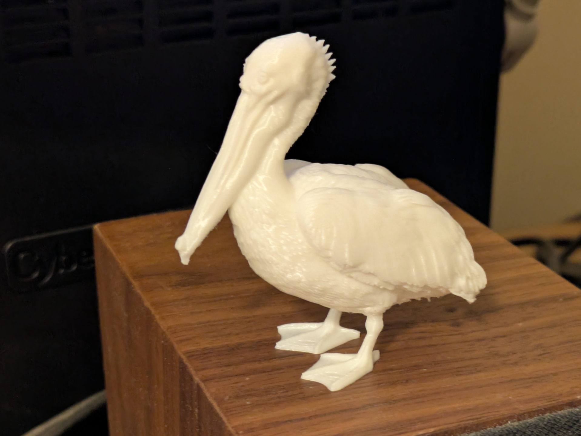 Lifelike brown pelican (AI model)