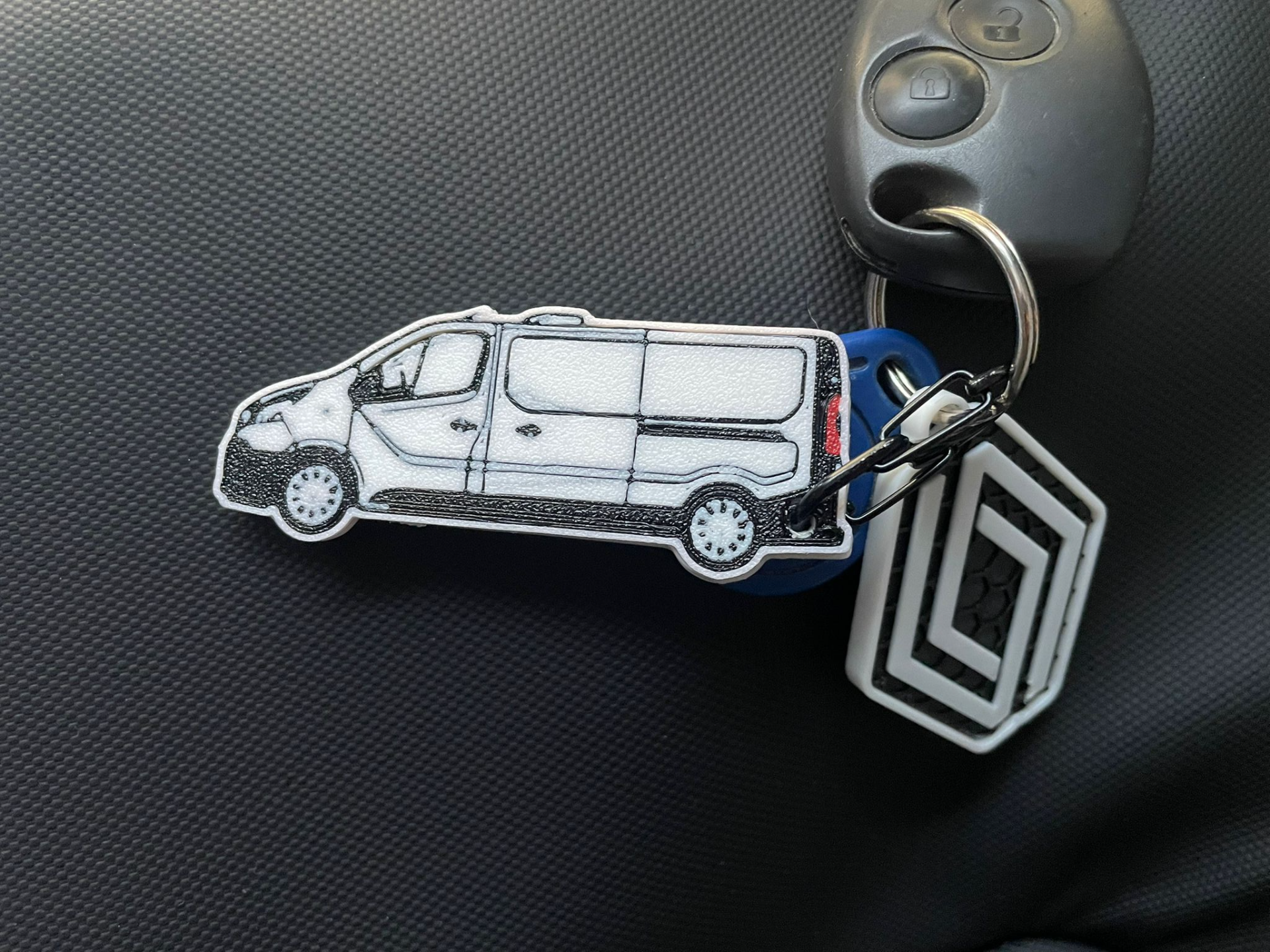 Renault Trafic 3 keychain (+campervan remix)