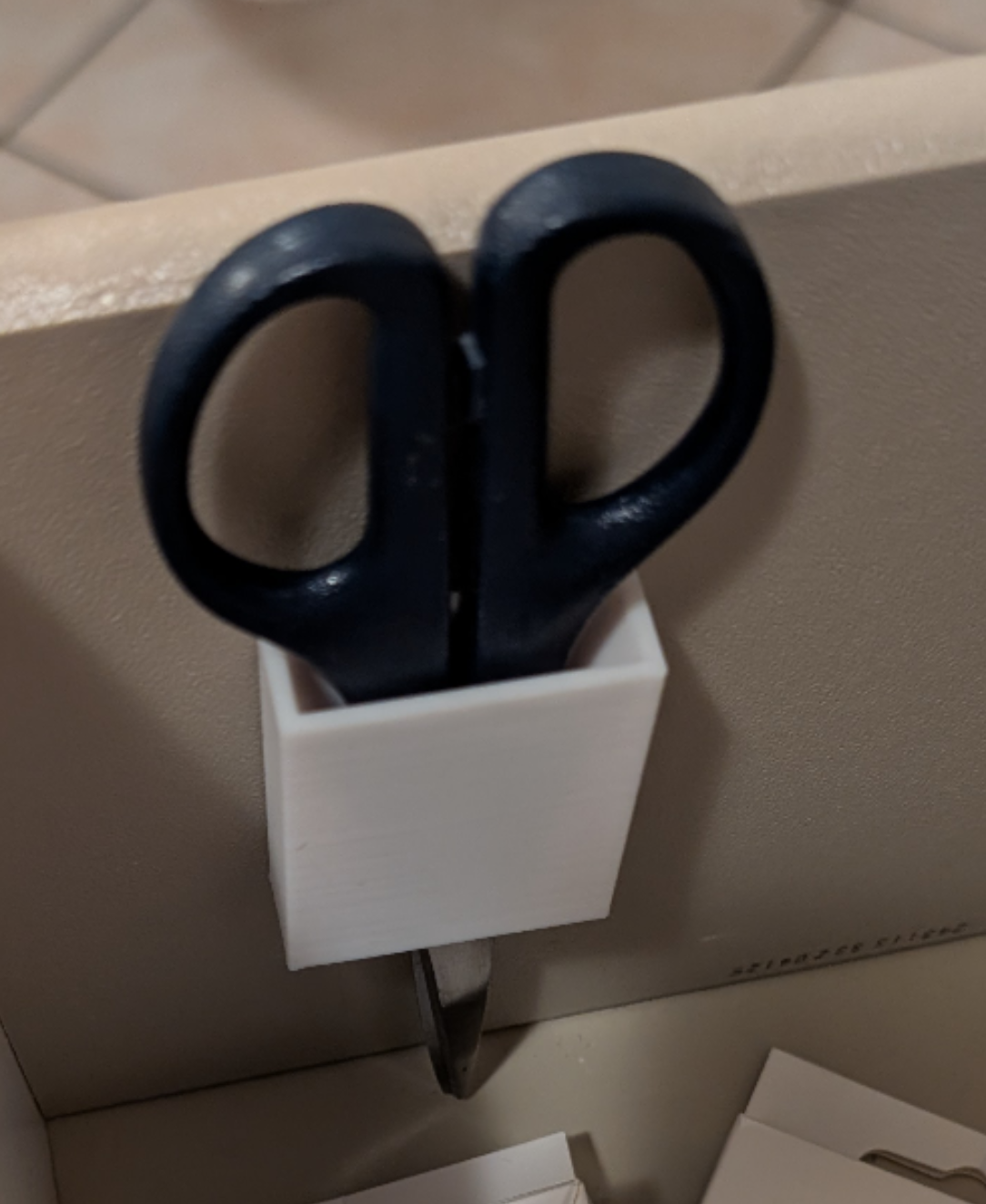 Customizable scissor holder