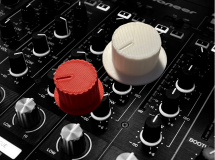 Customizable potentiometer knob with foot