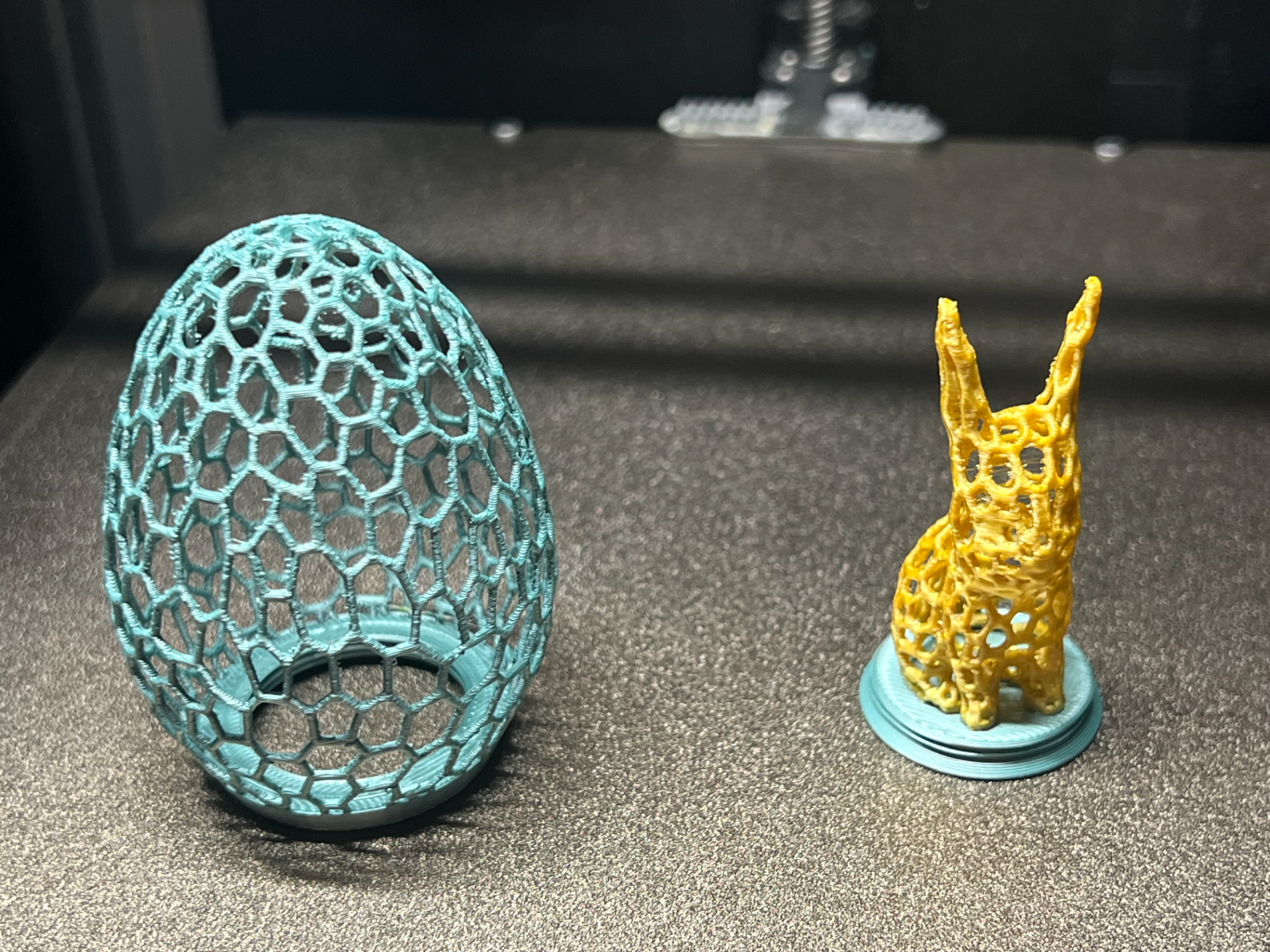 CAGED VORONOI EASTER BUNNY