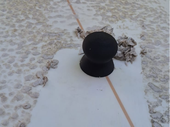 Surfboard wax remover
