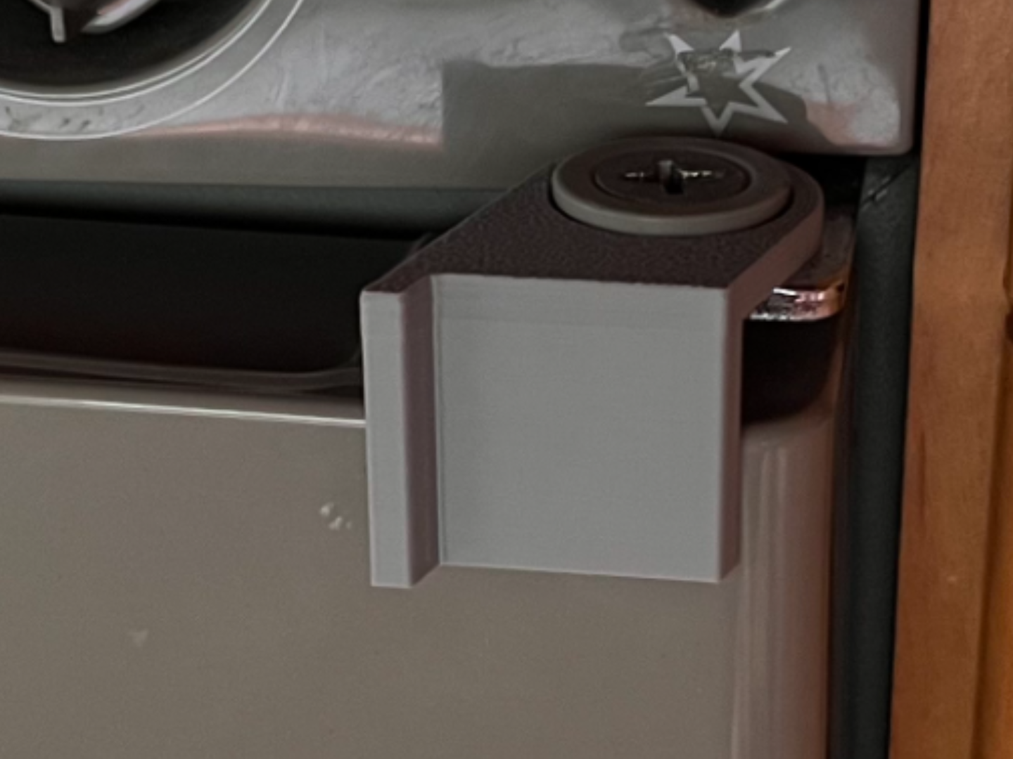 Electrolux Caravan Fridge replacement clip