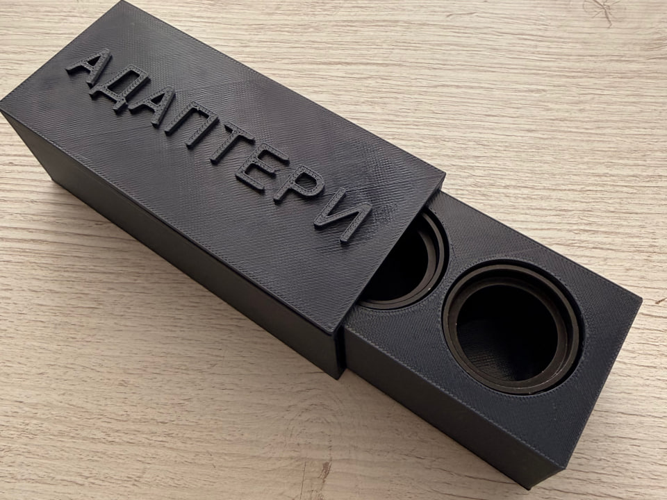 Storage box for microscope camera adapters
