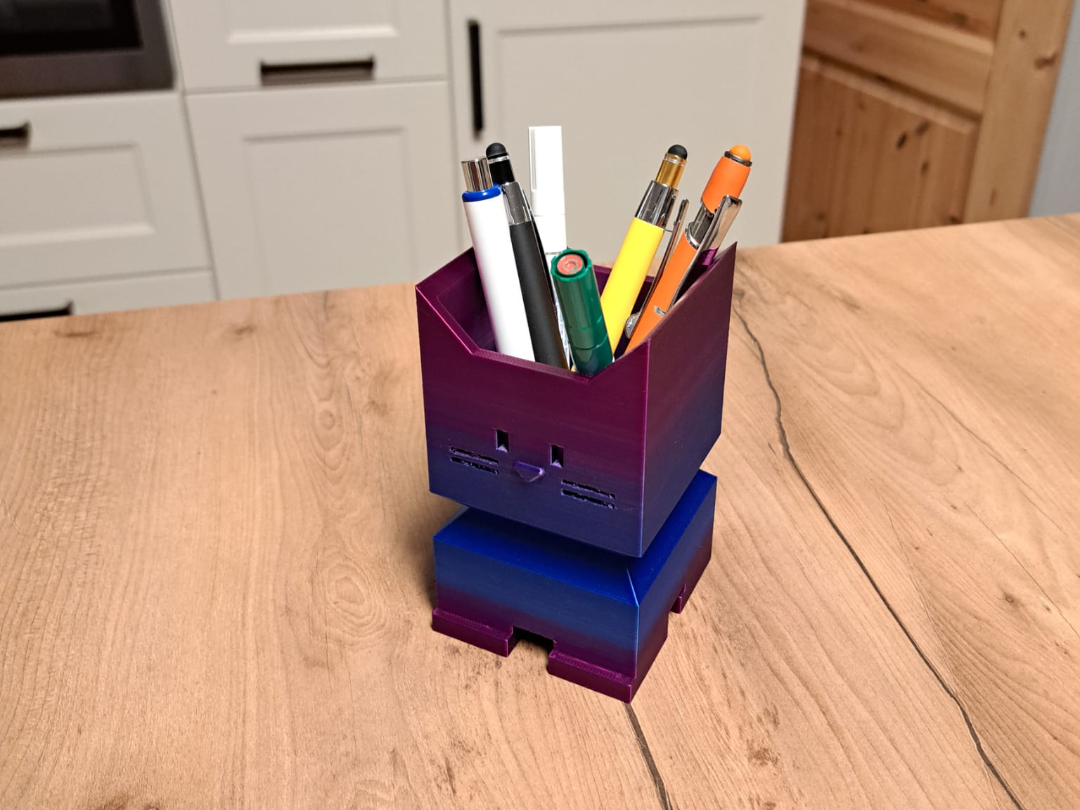 Cali Cat pen holder